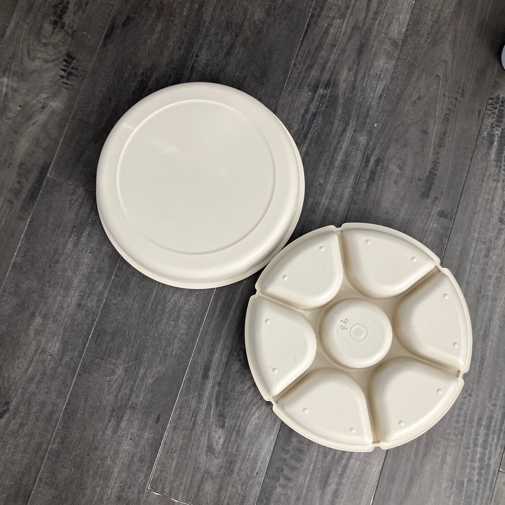 SHIPS FREE! Tupperware Divided Relish Tray - Picture 3 of 7